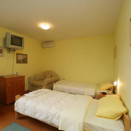 Villa Belilo 69 Sremski Karlovci Buitenkant foto